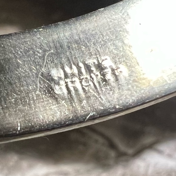 Authentic Vintage Floral Cloisonné Hinged Bangle in White Bronze 2.75” blues Red - Picture 9 of 9